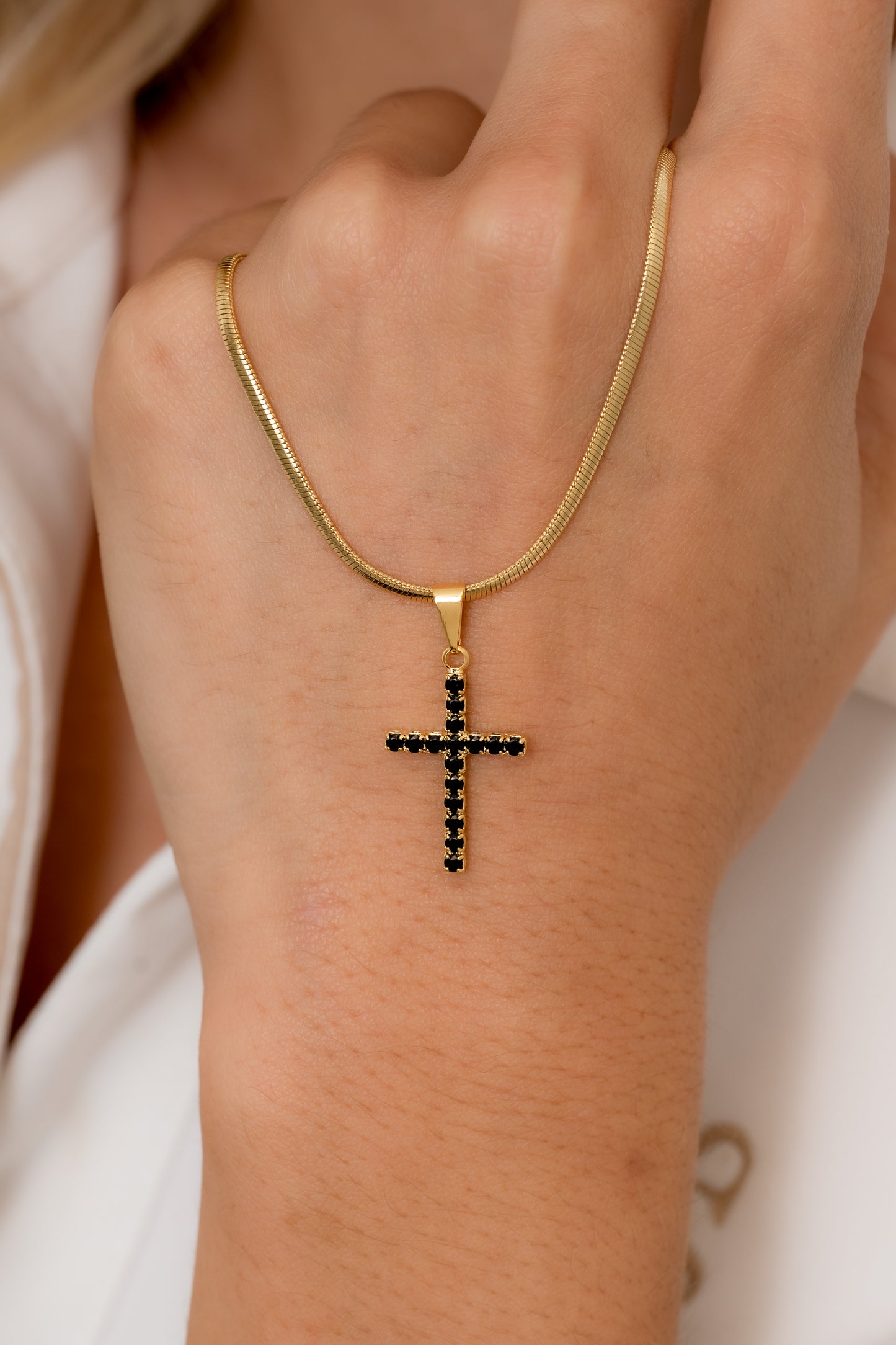 D Cruz Circonias Mediana Negra